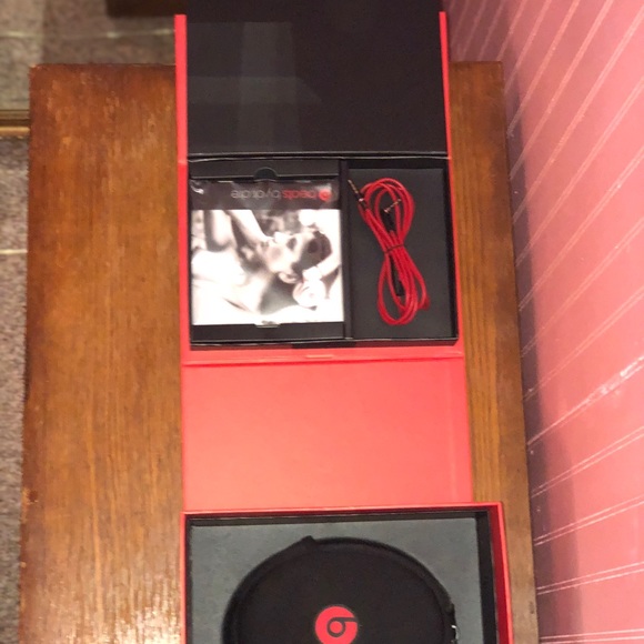 Beats Solo HD by Dr. Dre - Picture 3 of 6